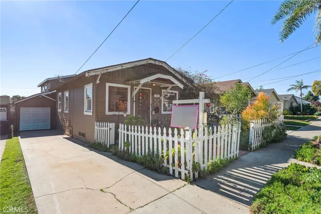 4240 E 15th, Long Beach