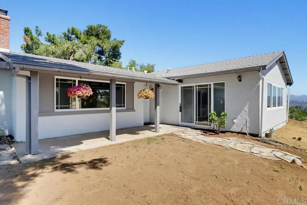 8560 Winter Gardens Boulevard, Lakeside