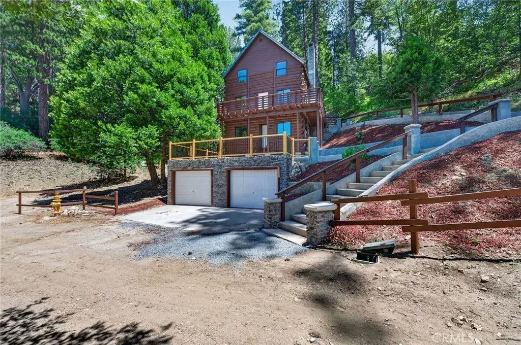 567 Maple Drive, Cedar Glen