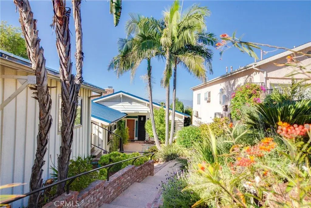 22459 Venido, Woodland Hills