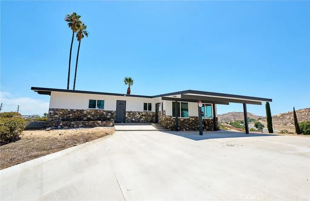 4264 Harrison Street, Riverside