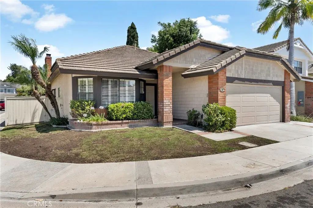 10 Carnelian, Irvine