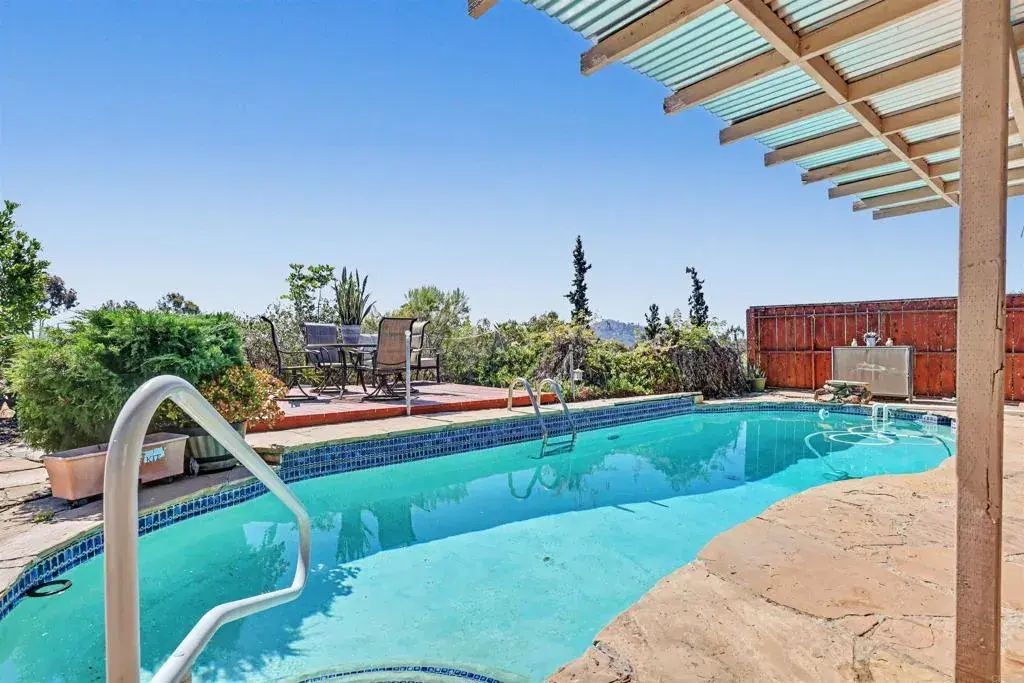 6439 Lake Mere Court, 