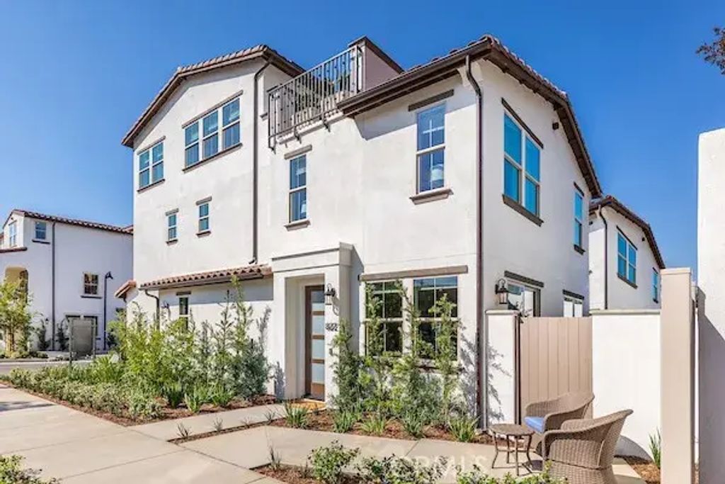828 E Florista Lane, Alhambra