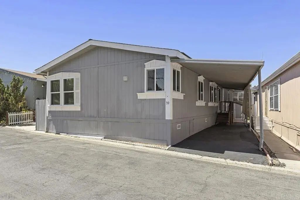 1638 Calavo Spc 39, Fallbrook