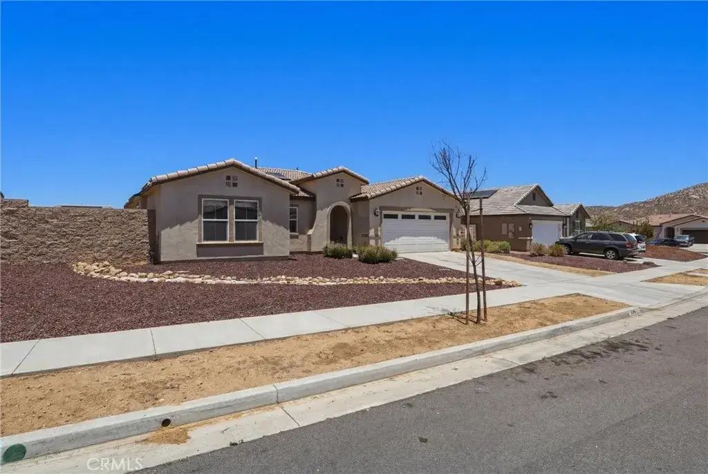 570 Farmstead, Hemet