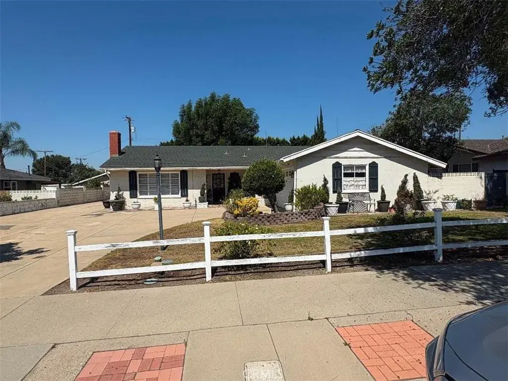 221 S Elwood, Glendora