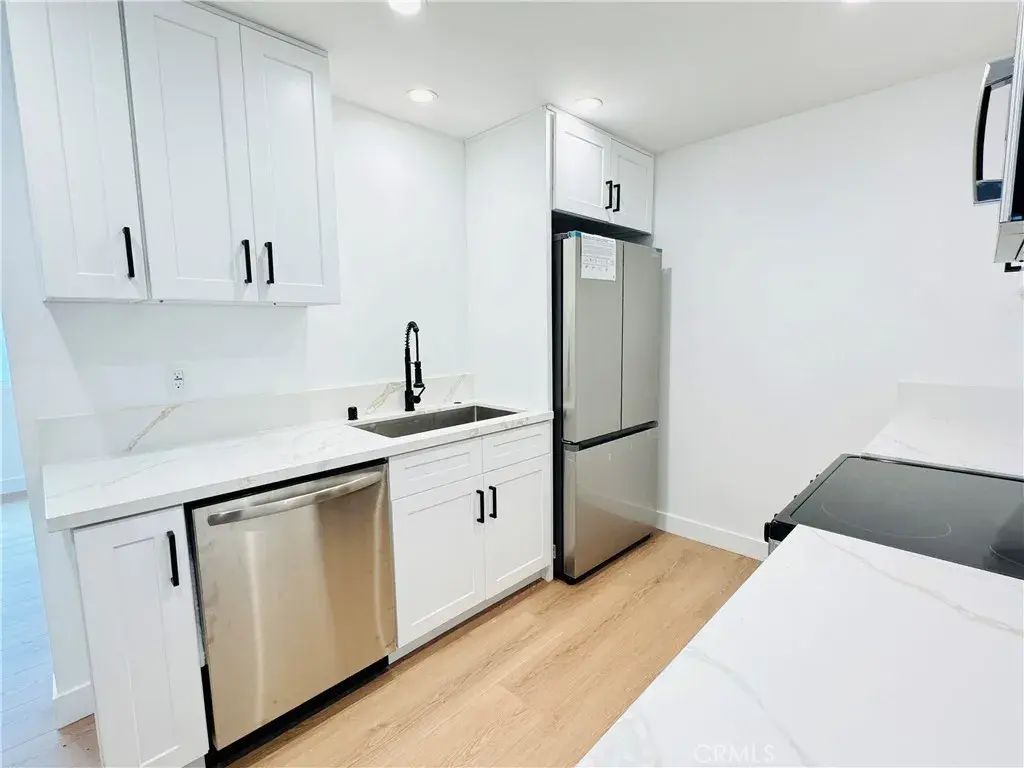 6860 Aura Avenue, Reseda