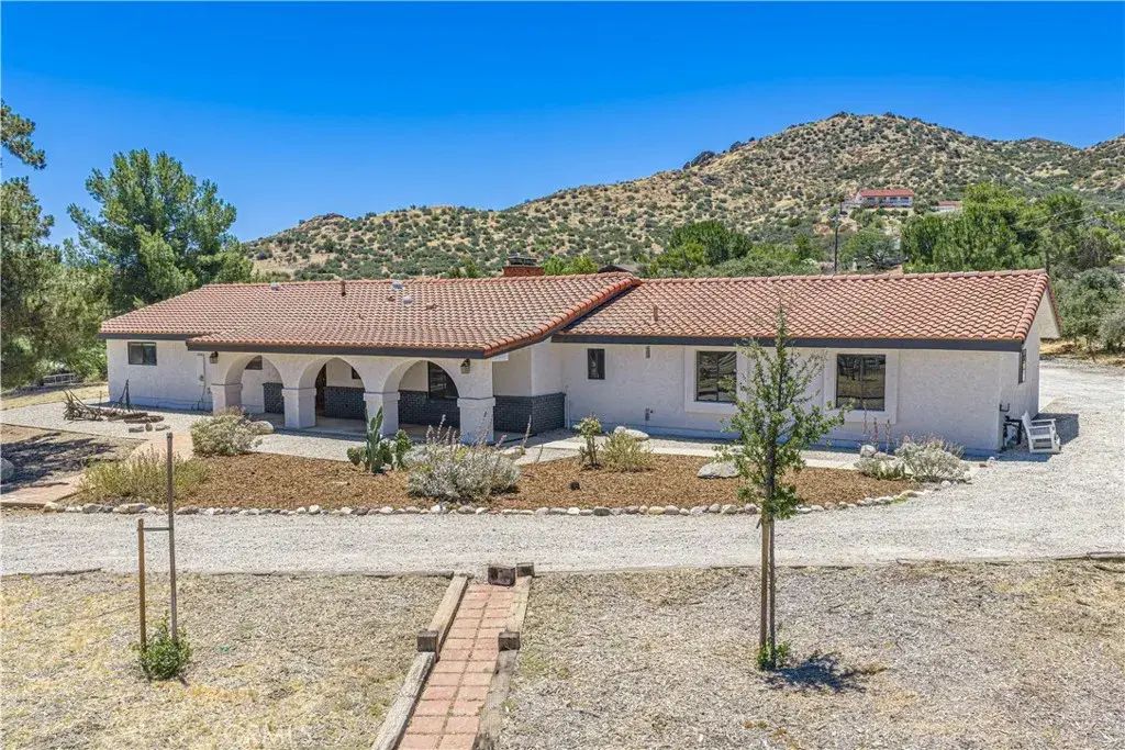 11820 Darling Rd., Agua Dulce