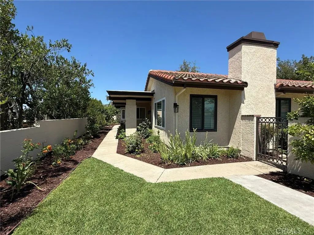 860 Calle Del Sol, Upland