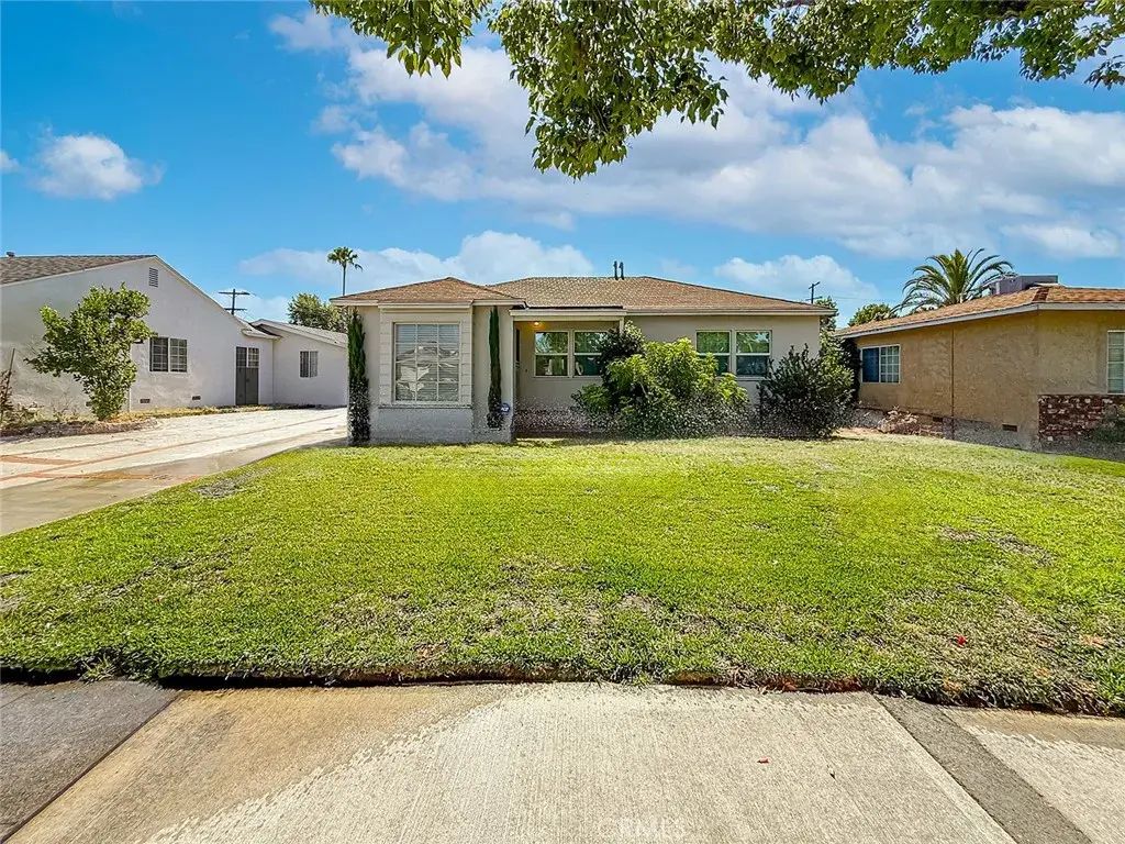 6318 Cartwright Avenue, North Hollywood