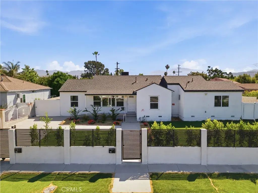 8302 Webb, Sun Valley