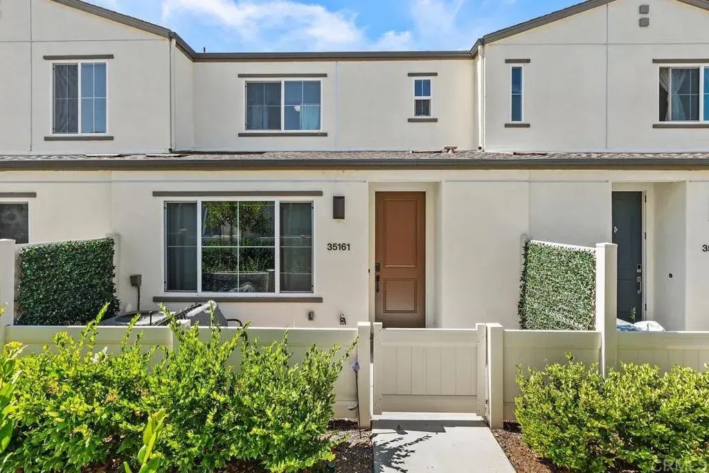 35161 Grove Trail, Fallbrook