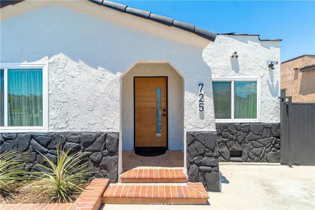 725 W 108th St., Los Angeles