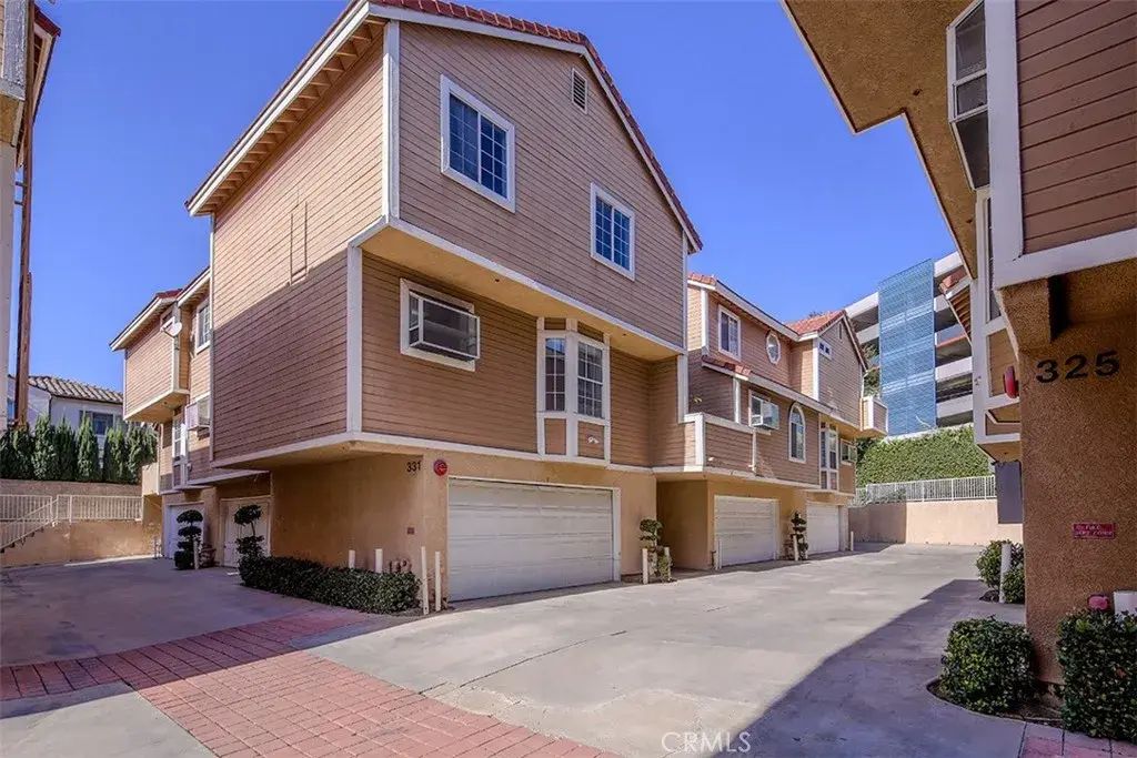 331 Genoa E, Monrovia