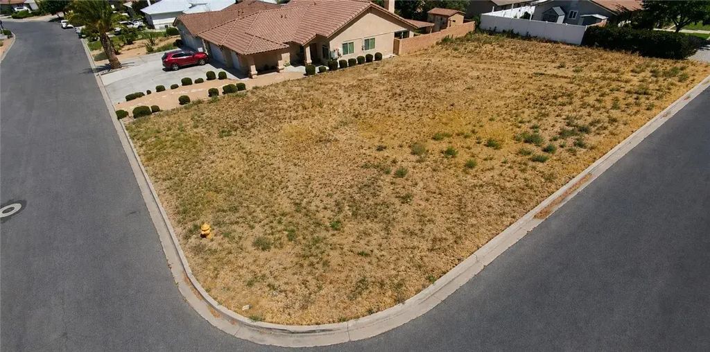 17797 Canyon Meadow, Victorville