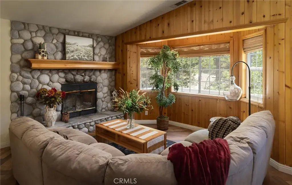 32807 Deer Lick Drive, Running Springs