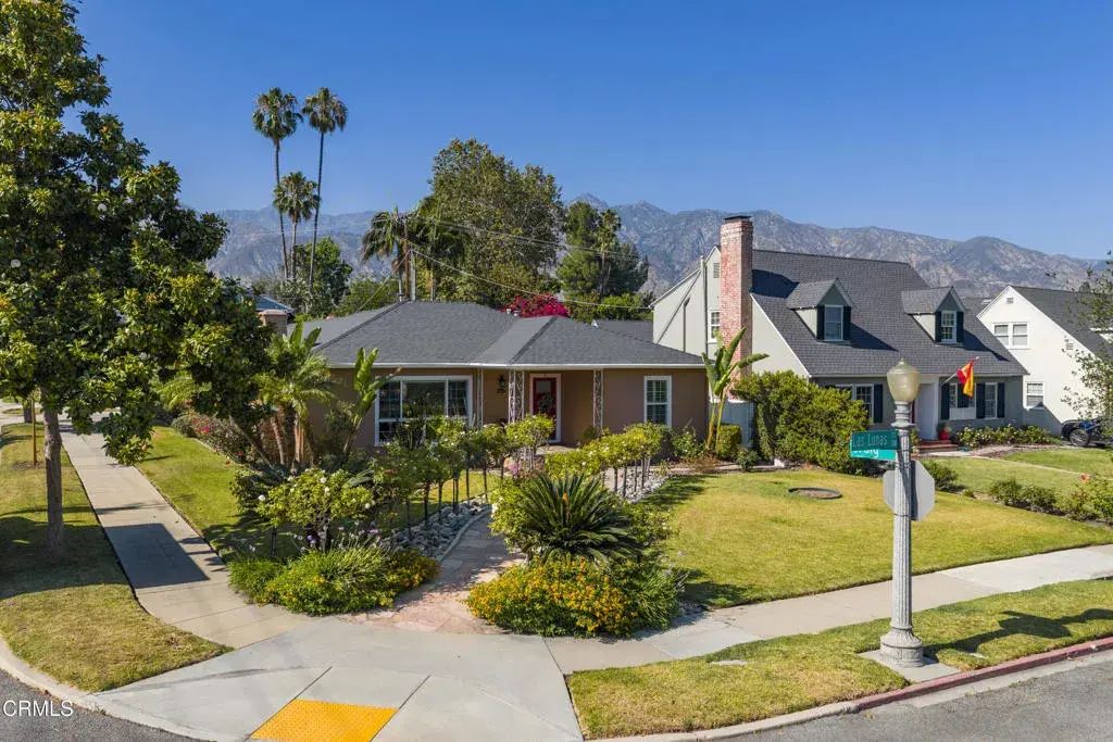 2145 Las Lunas Street, Pasadena