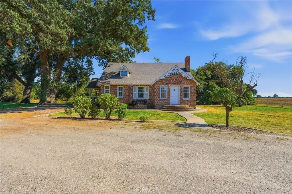 21530 Tiburico Avenue, Laton