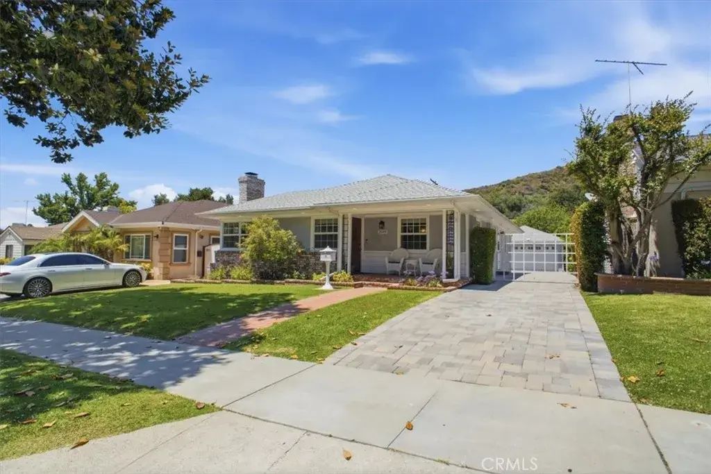 2049 E Glenoaks, Glendale