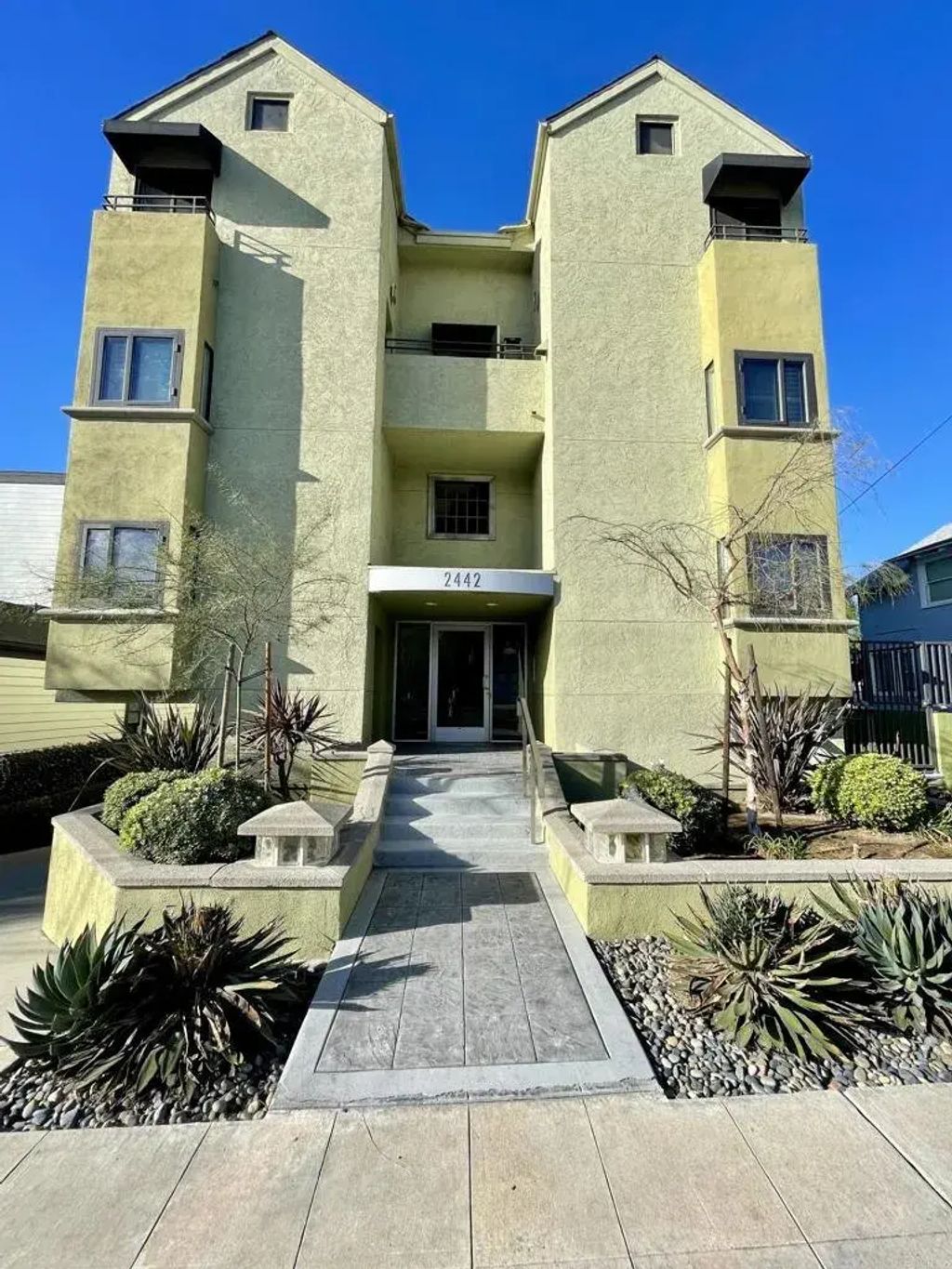 2442 Union Street 2n 2s, 