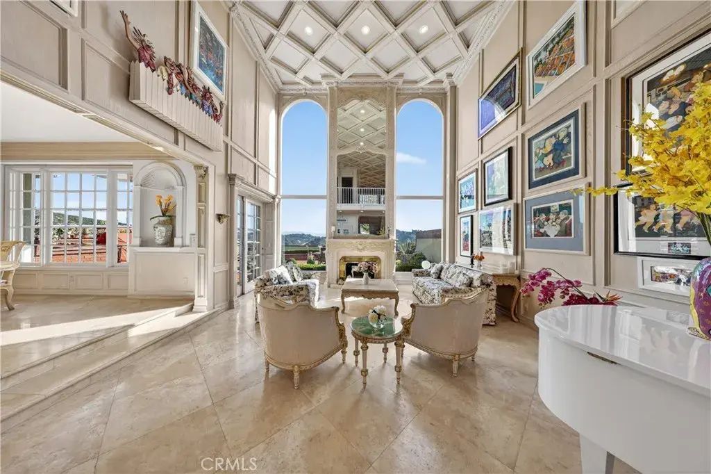12325 Ridge Circle, Los Angeles