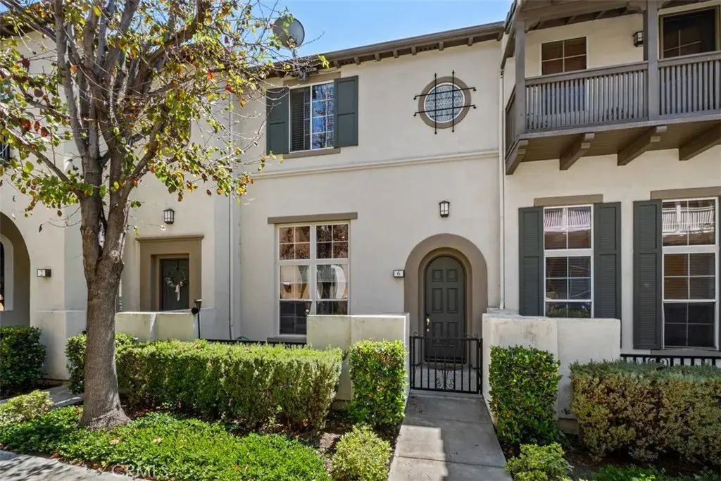6 El Cajon, Irvine