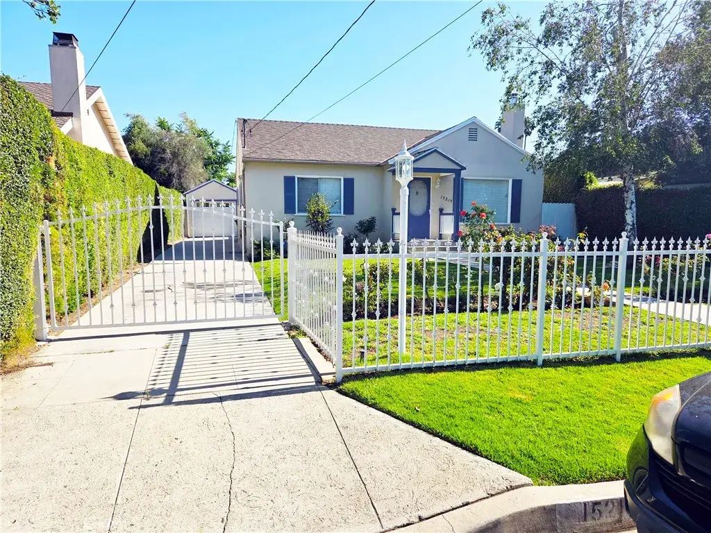 15219 Wyandotte, Van Nuys