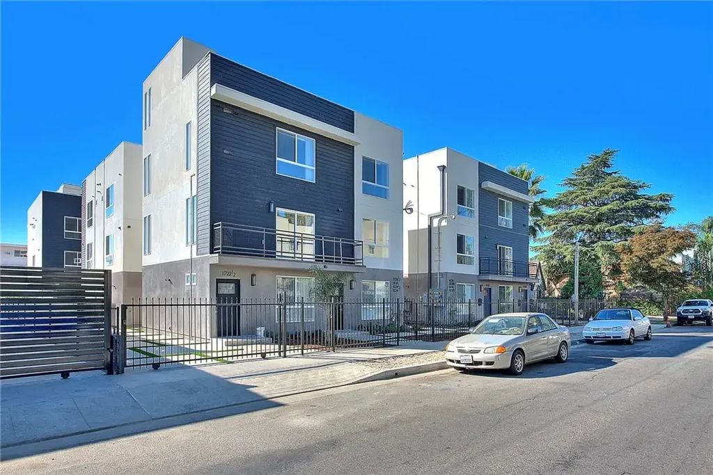 11722 Hamlin Street, North Hollywood
