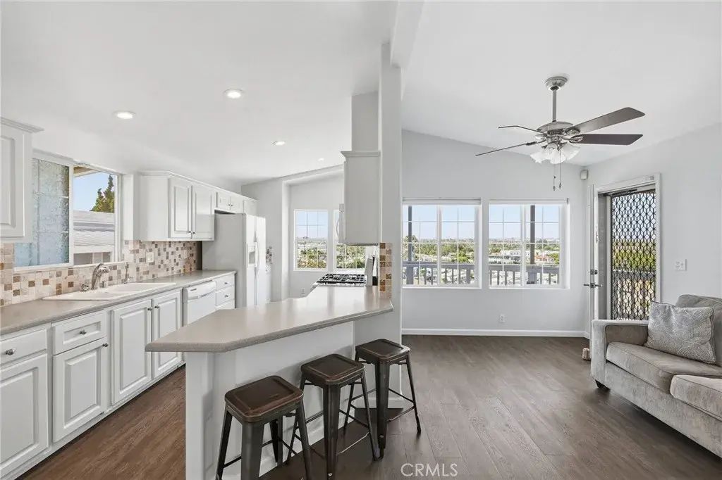 2550 Pacific Coast 152, Torrance