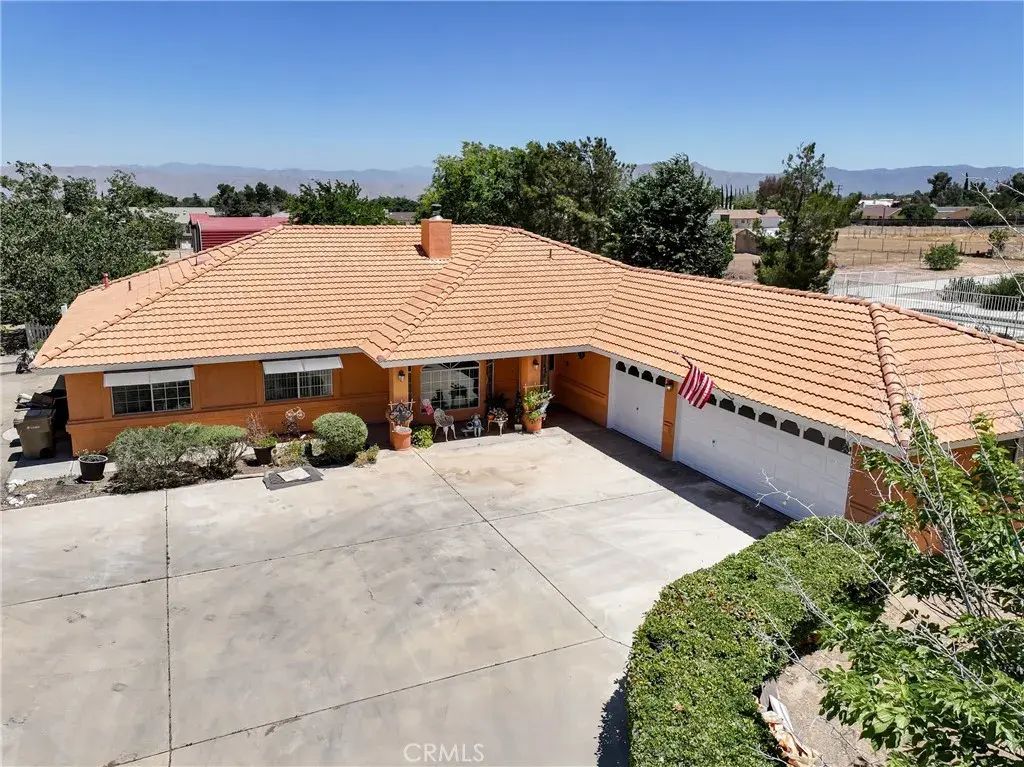 8585 Hickory, Hesperia