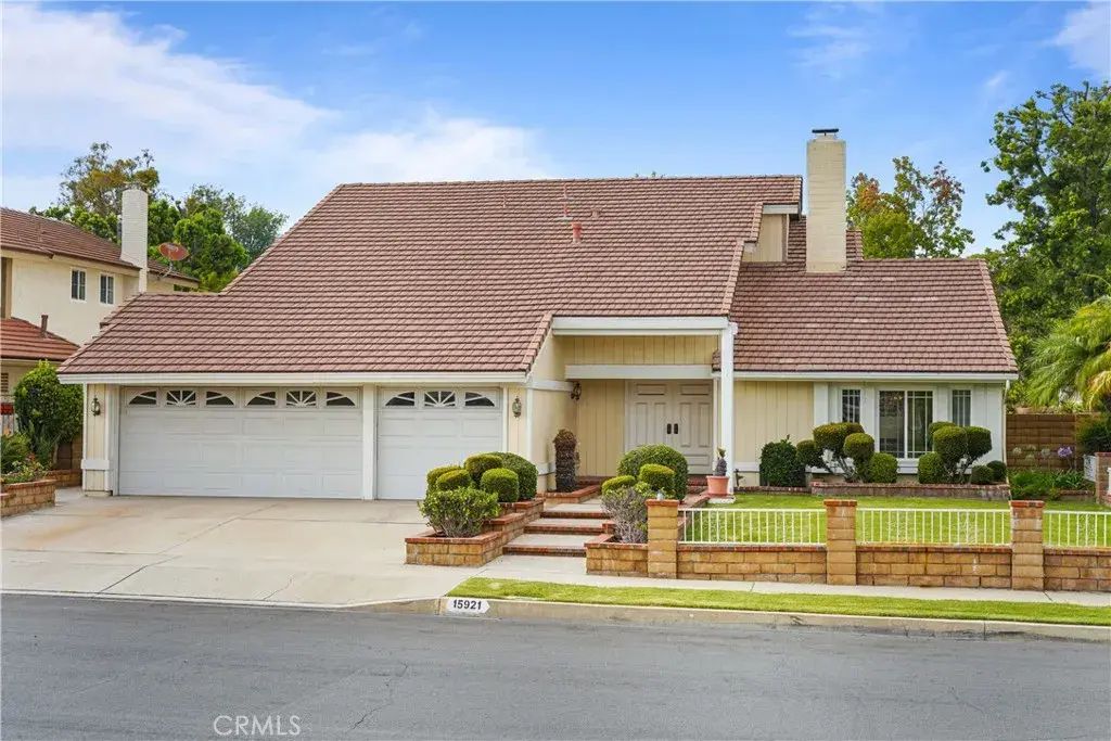 15921 Las Palmeras, La Mirada
