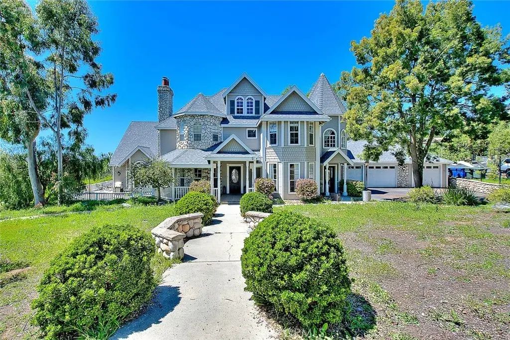 750 Jericho, Fallbrook