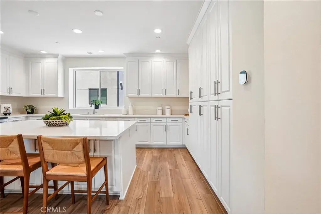 5876 Linden Ave Avenue 6, Long Beach