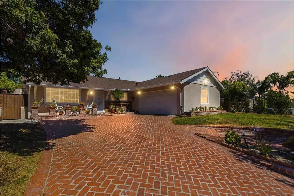 11652 Gerald, Granada Hills