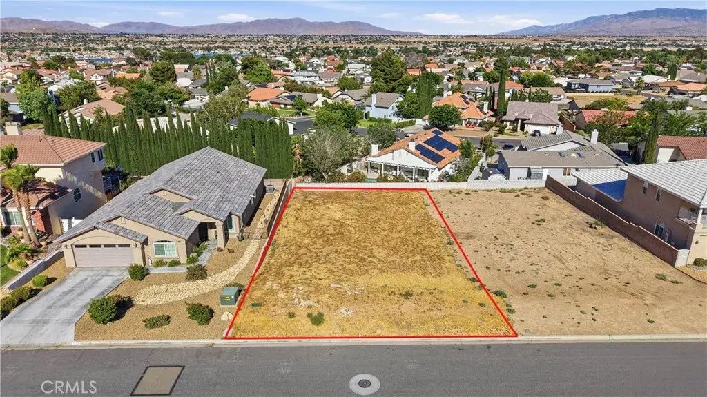 13145 Autumn Leaves, Victorville