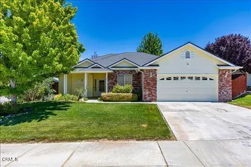 1300 Scarlet Oak Drive, Tehachapi