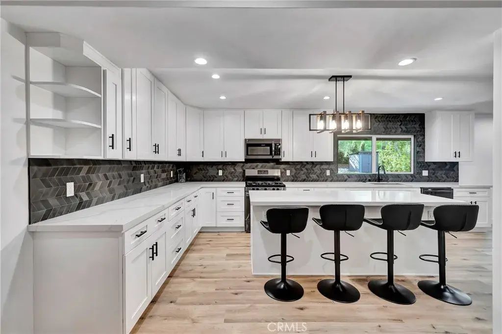 24445 Clipstone, Woodland Hills
