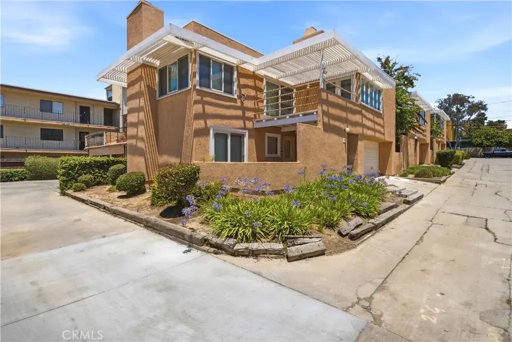 2744 E 20th Street, Signal Hill