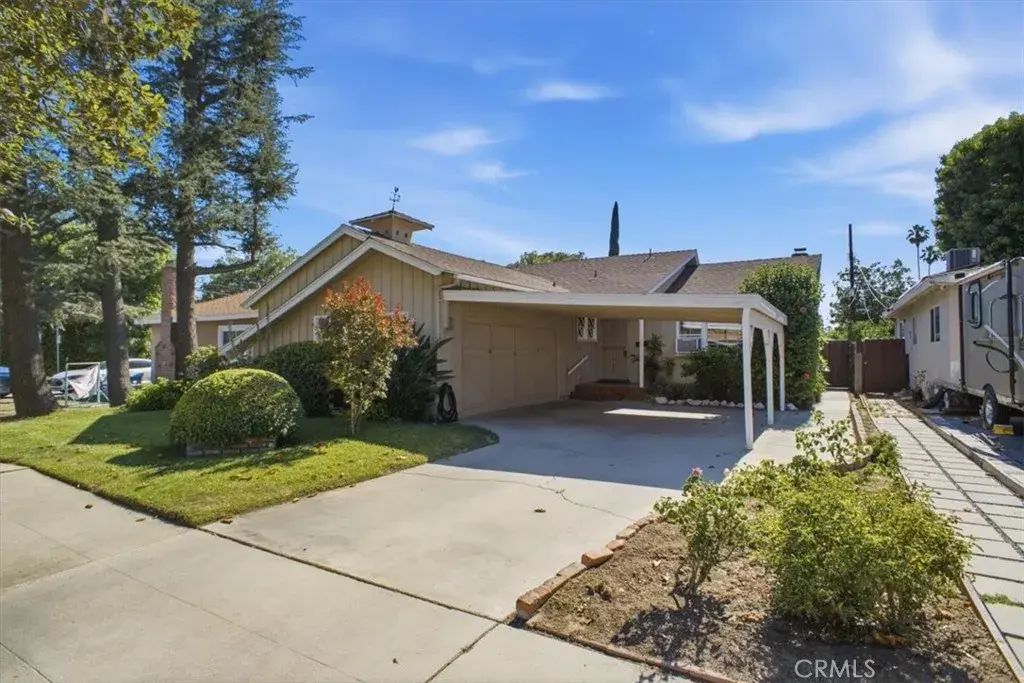 7007 Whitaker, Lake Balboa