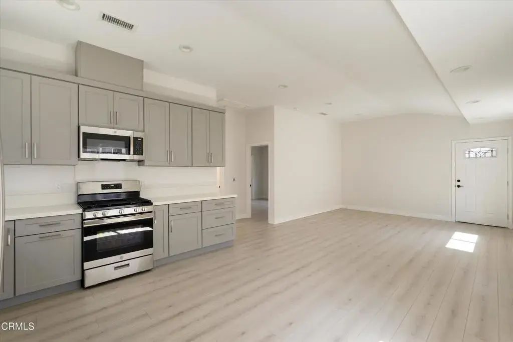 1207 N Kingsley Drive, Los Angeles
