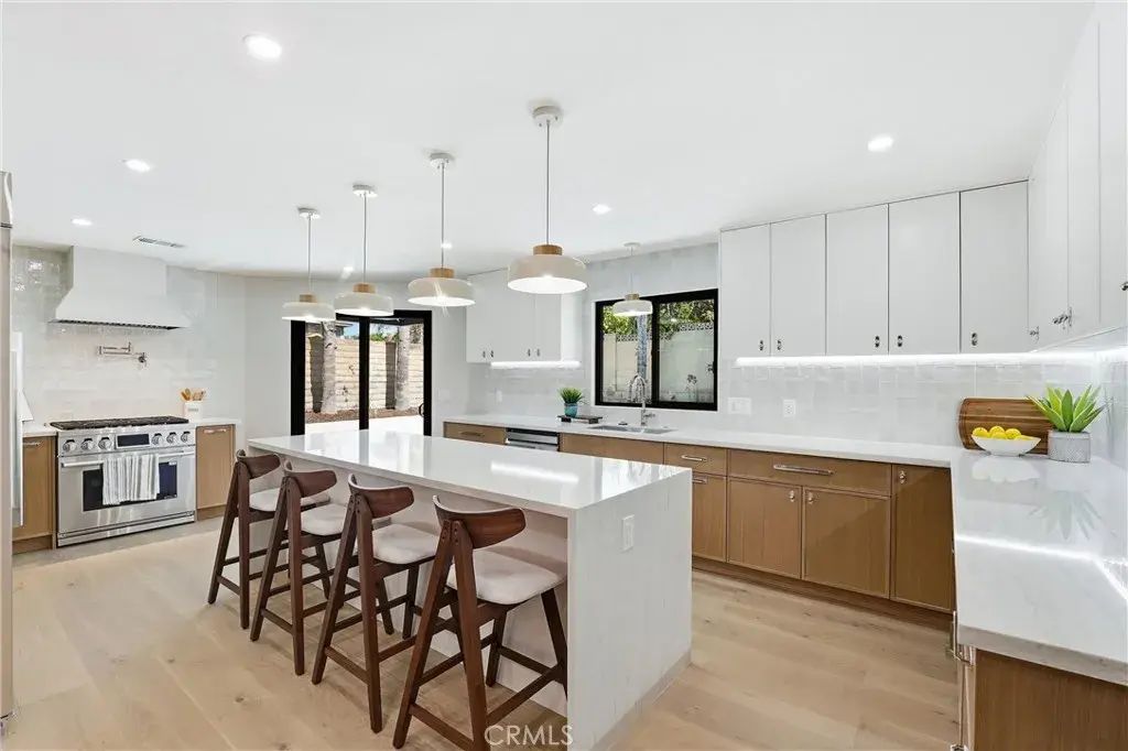 3701 Mujica, Brea