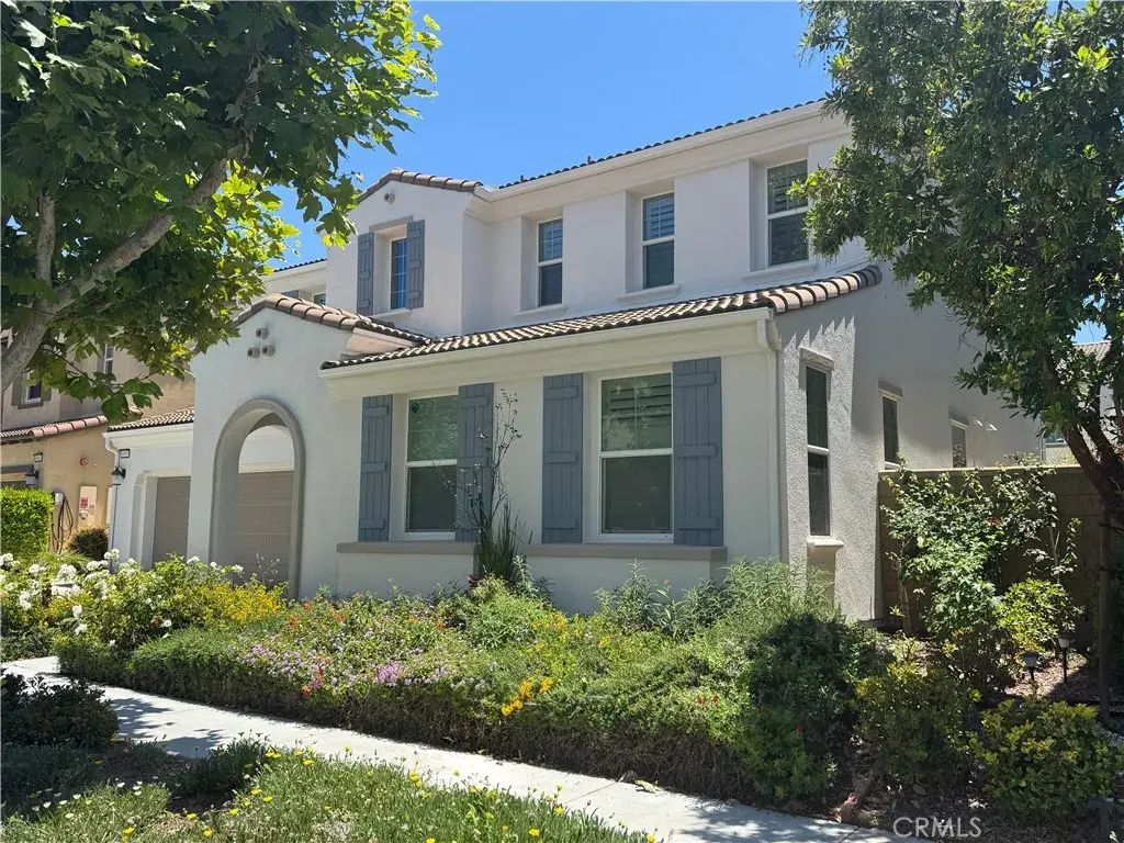 6955 Larochelle, Chino
