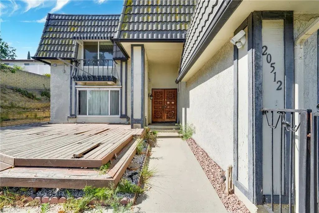 20512 Starshine, Walnut