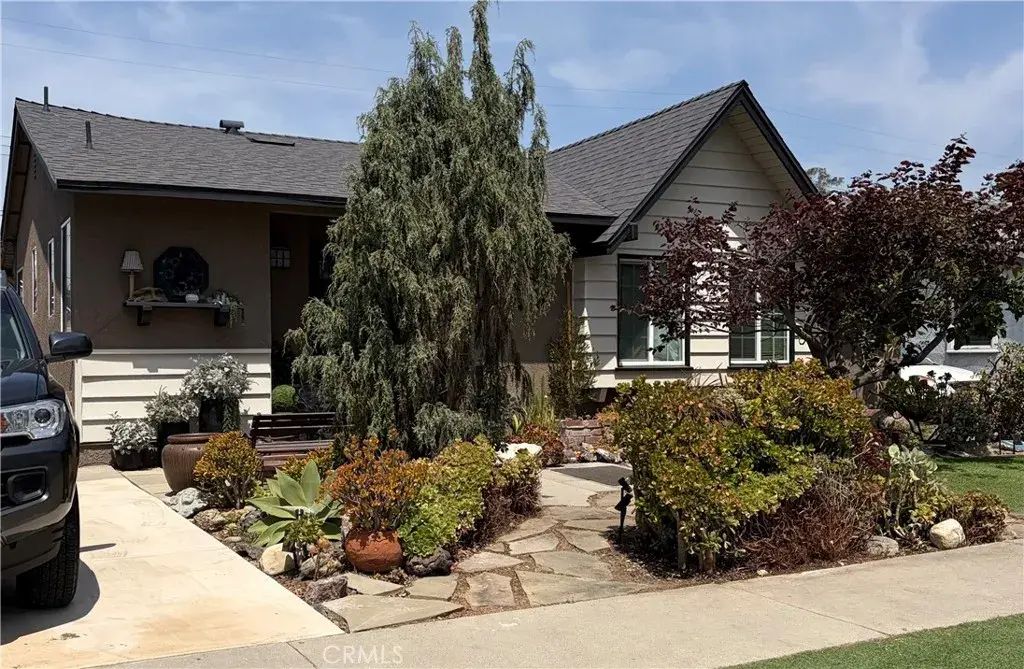 20733 Claretta, Lakewood