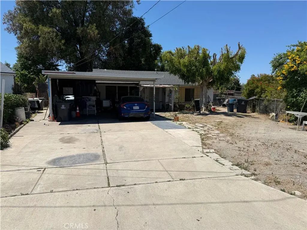 2729 Huckleberry Road, Santa Ana