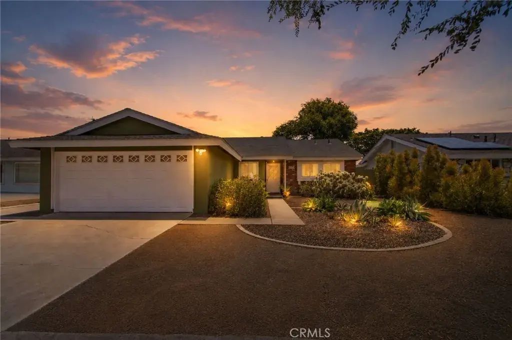 2858 Clark Avenue, Long Beach