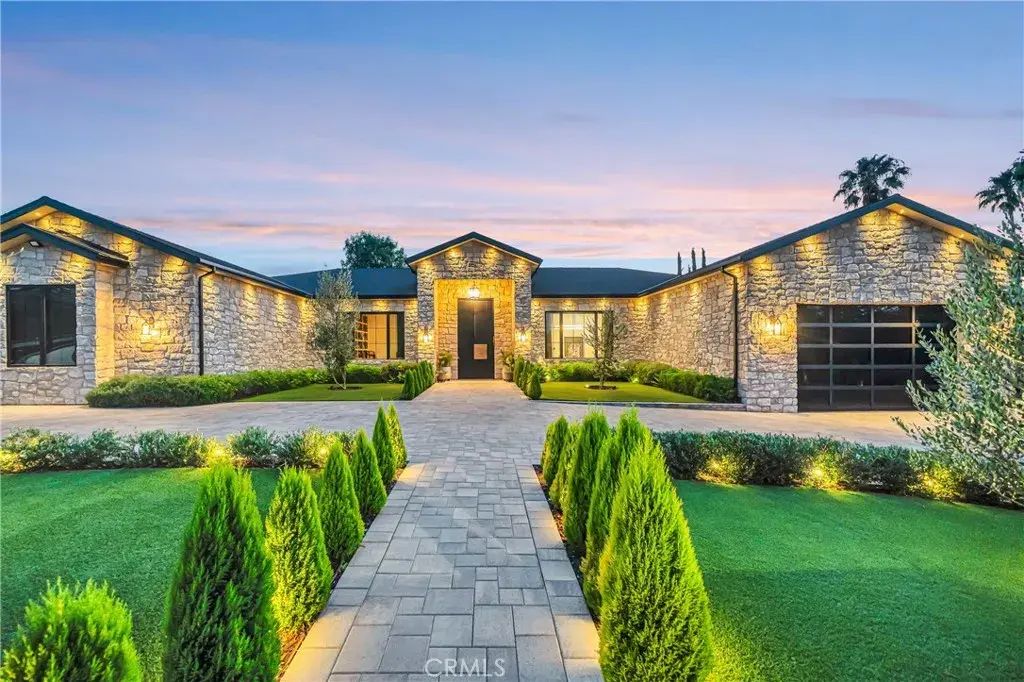 5507 Vanalden, Tarzana