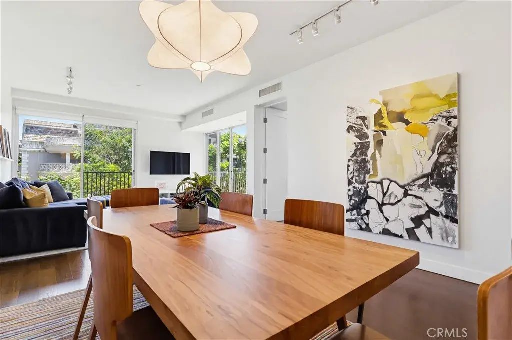855 N Croft Avenue 302, Los Angeles