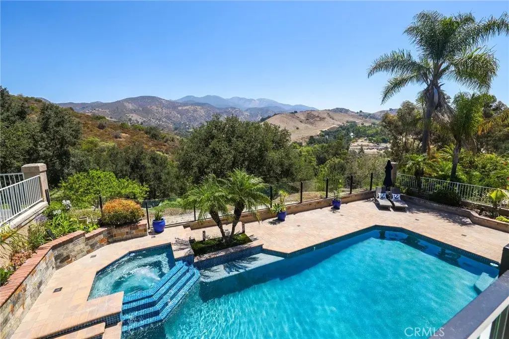 19312 Sleeping Oak Drive, Lake Forest